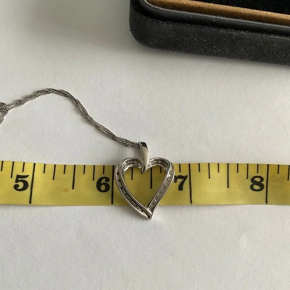 10k Solid goldHeart Necklace - Picture 9 of 10